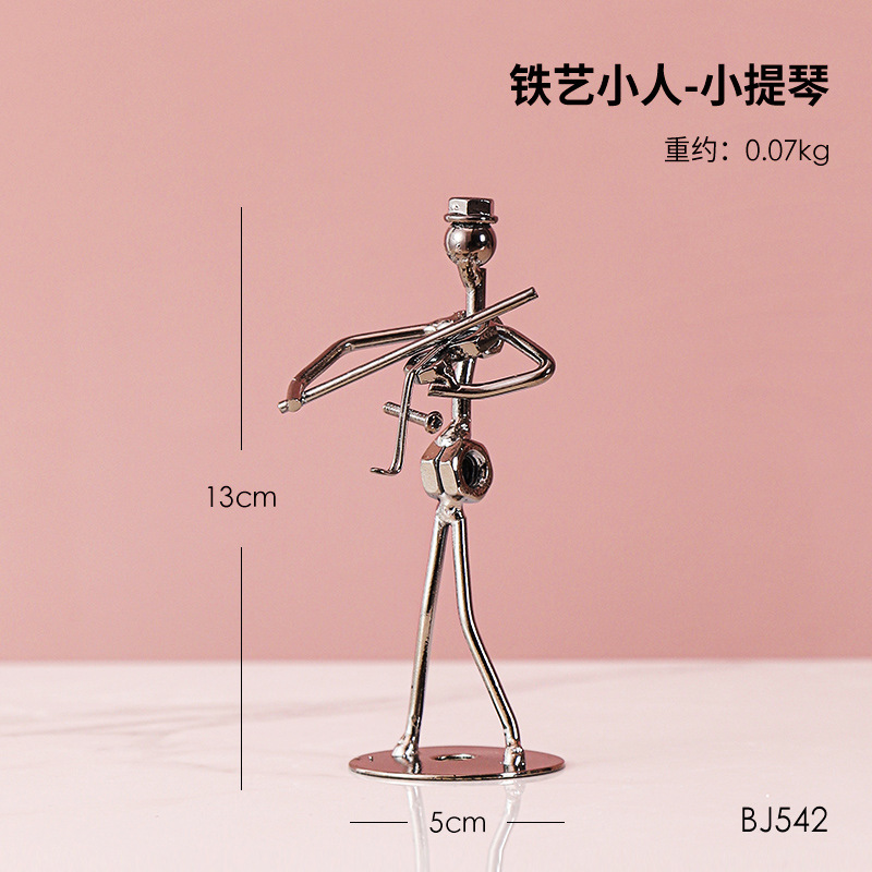 Figura de arte en hierro con forma de violín.