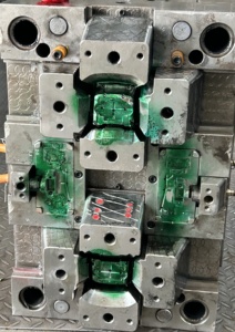 Cina prototipazione rapida giocattoli di plastica per bambini ingegneria pistola per auto e altri stampi ad iniezione