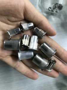 Çin'de yapılan Rivnut düz kafa metrik somun perçin dişli ekler Nutsert havşa kafa Splied M5 M6 M8 perçinleme somun - Product Image 5