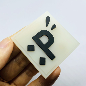 ソフトラバーPVC粘着ステッカーパッチカスタム3Dエンボスネームロゴ - Product Image 2