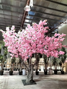 桜の木を引き付ける観光客 - Product Image 3