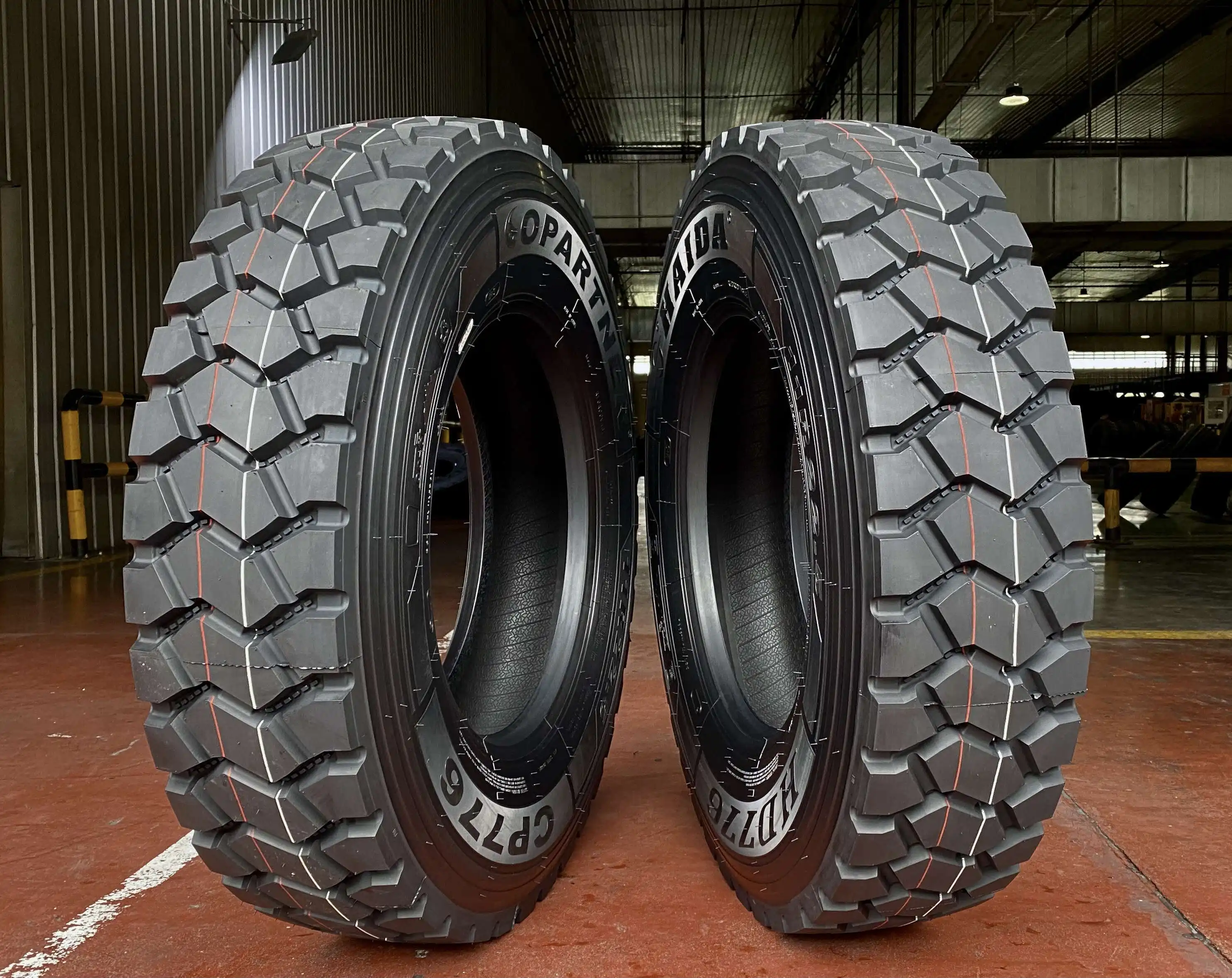 두바이 HAIDA 타이어 트럭 타이어 215 75 17.5 새 타이어를 최고 품질로 구입하십시오.