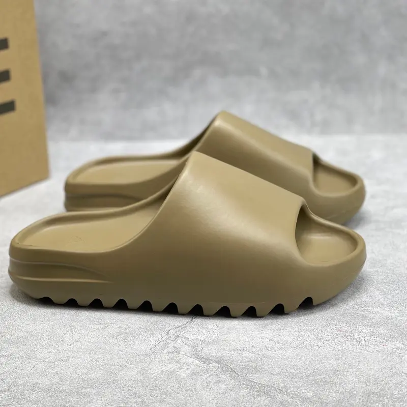 2023 vendita calda moda originale EVA Foam runner colore puro Designer personalizzato diapositive pantofole per gli uomini