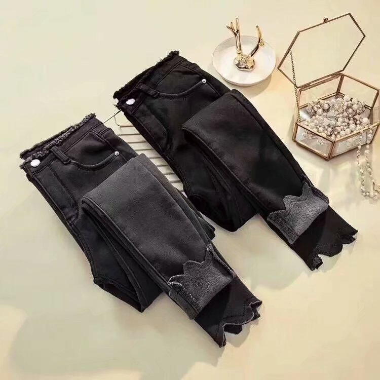 Gris (poignets ondulés)