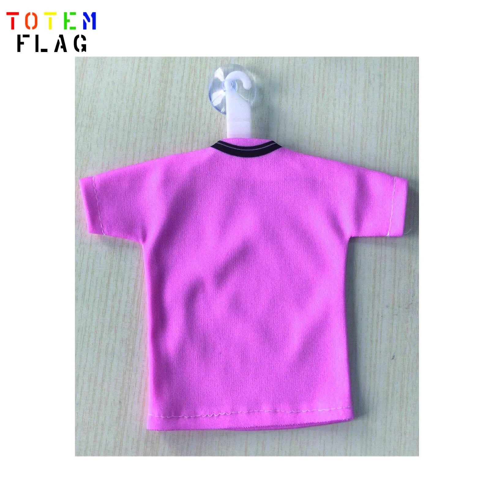 Mini Camiseta 100% poliéster con fondo rosa sin logotipo para colgar en la ventana del coche