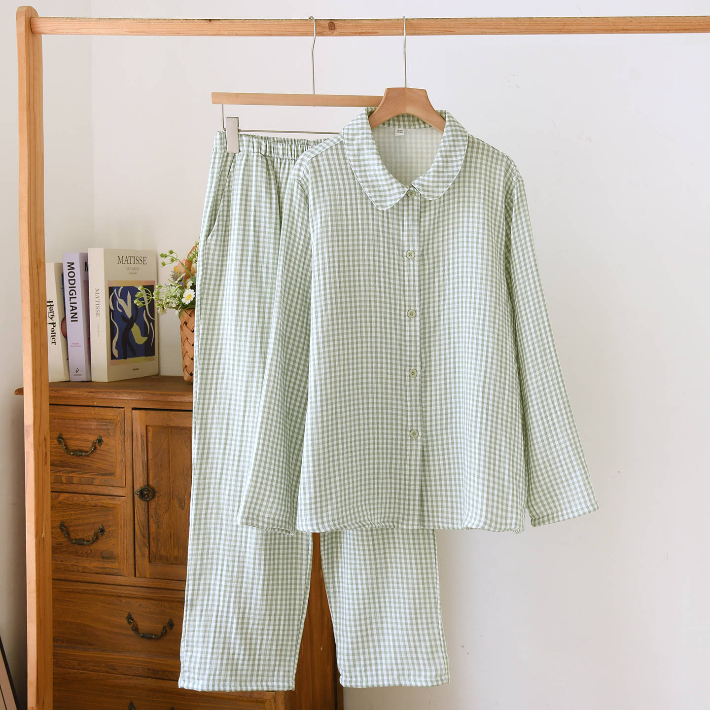 Dame à carreaux verts