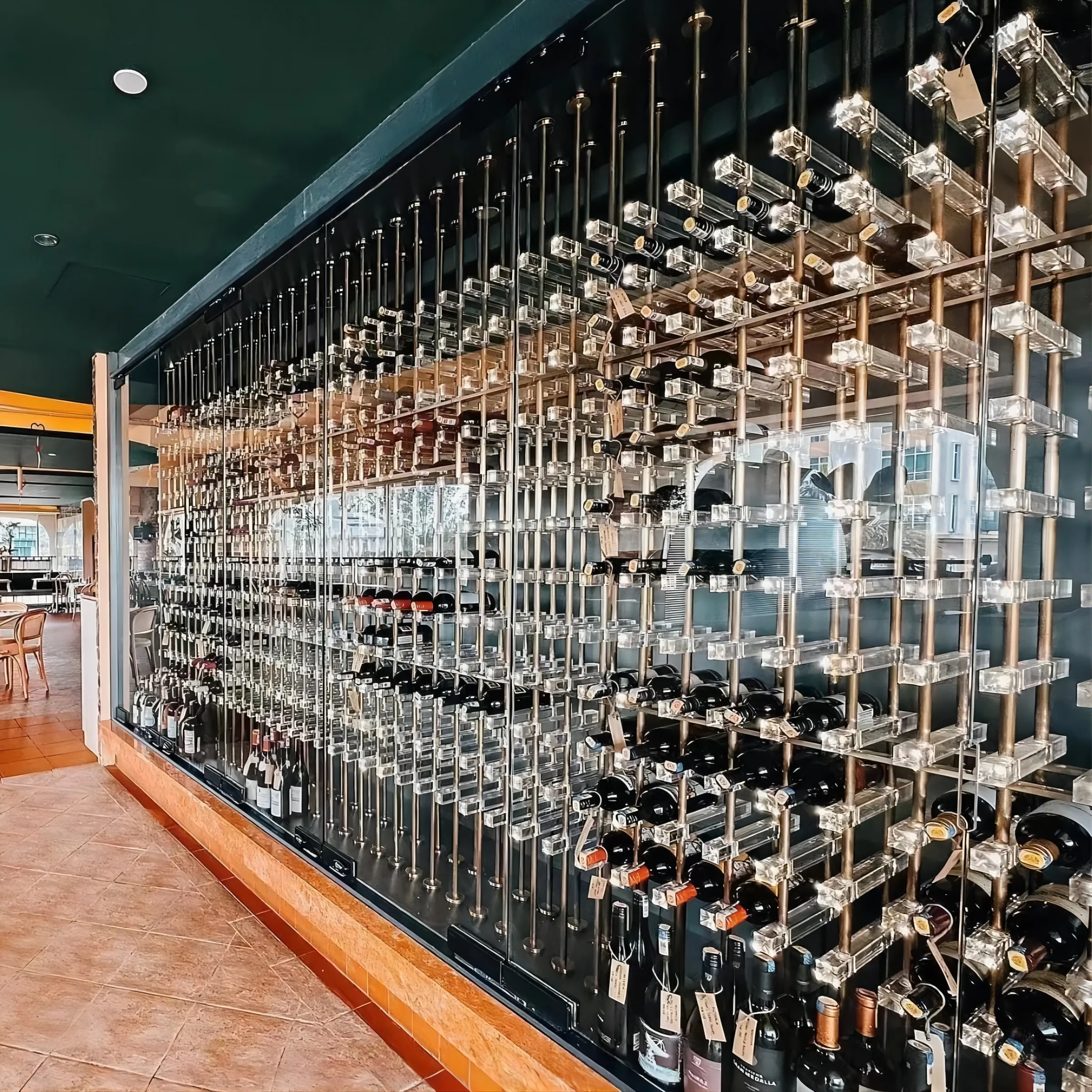 Botelleros de acrílico y metal de lujo con luz LED, botellero personalizado para vino