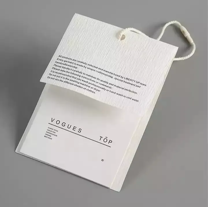 Etichetta di sospensione di lusso personalizzata con imbracature gratuite etichette speciali in carta altalena per abbigliamento indumento