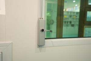 Produttori di finestre UPVC tenda in Pvc finestre ad impatto di uragano finestre tenda finestra con schermo e manovella operatore - Product Image 4