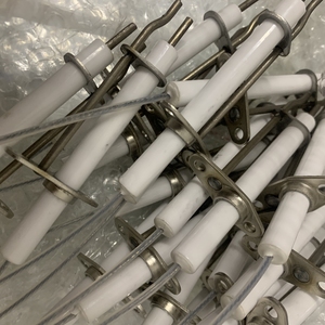 เซ็นเซอร์พินตัวจุดไฟเปลวไฟชิ้นส่วนเตาอบเซรามิกอลูมินา95% ทนต่ออุณหภูมิสูงสำหรับเตาอบช่วง - Product Image 1