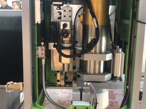 Máquina enrutadora CNC SUDA para grabado de compuestos de madera y producción de pantallas Vídeos de demostración para referencia - Product Image 4
