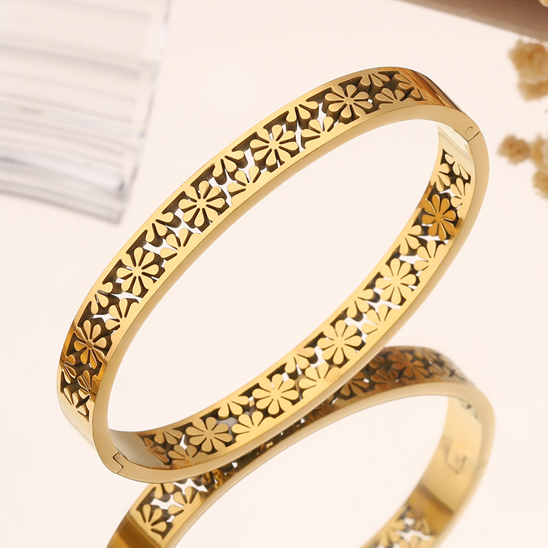 Pulsera de margaritas huecas de oro 212