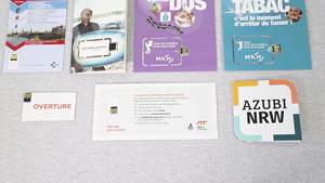 Fabrika kaynağı promosyon hediye USB Webkey Flyer klipsli USB Web anahtar kağıt kartı Webkey - Product Image 6