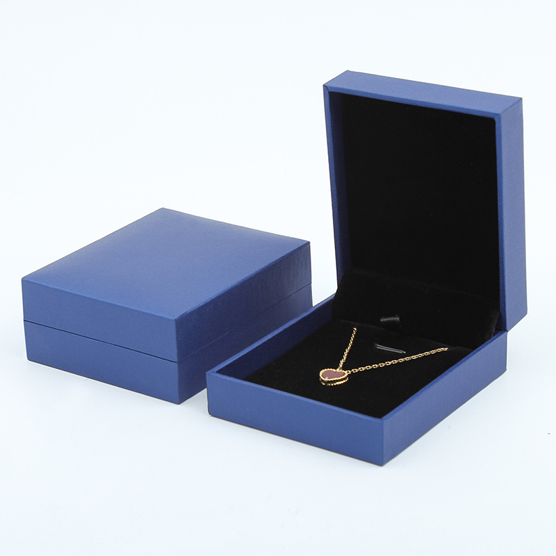 Caja colgante azul