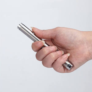 猫ペンおもちゃ4ギア<span class=keywords><strong>LED</strong></span>赤外線レーザー環境にやさしいメタルスティックユニークなパターンボックスにパック