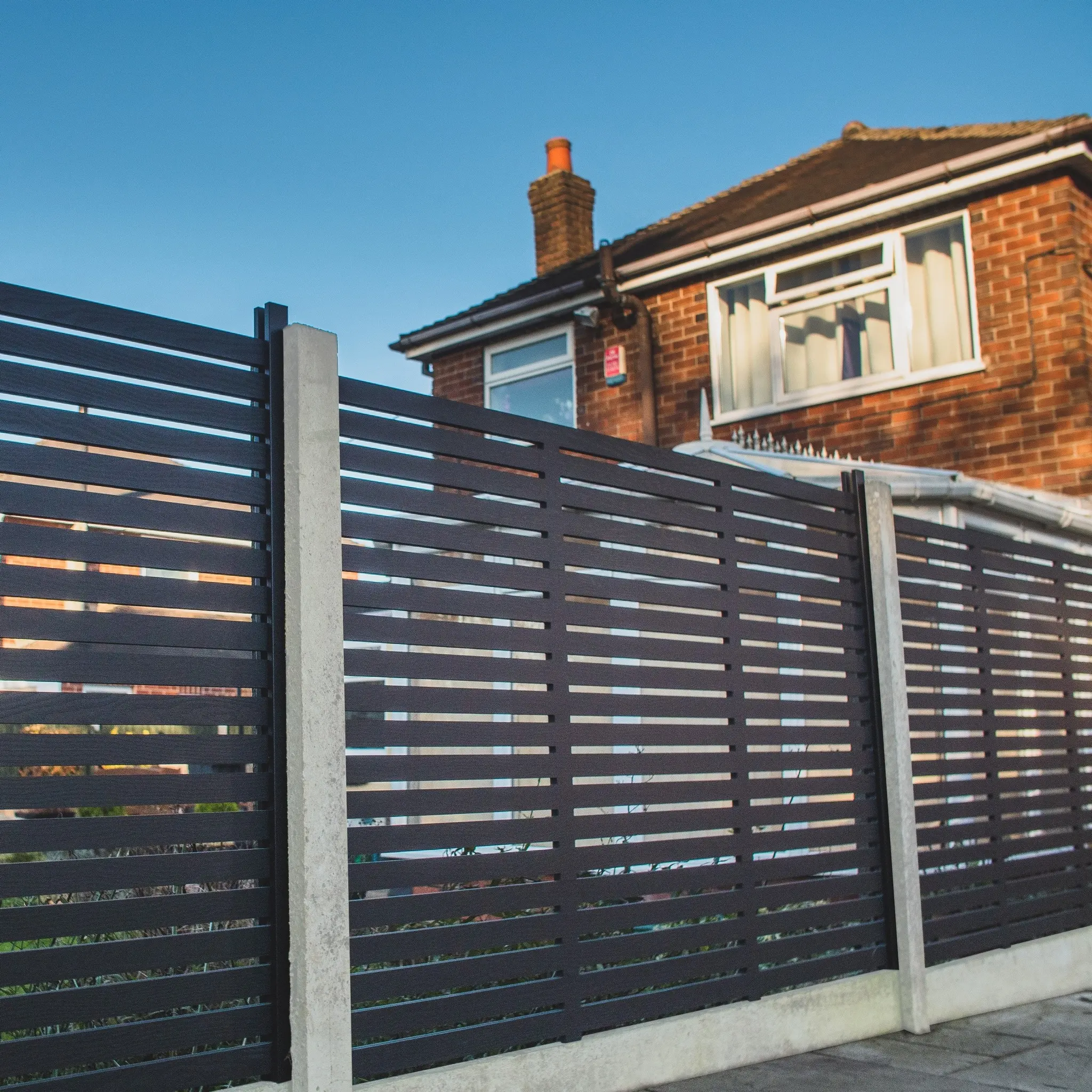 Elegantes günstiges WPC-Material Kunststoffzaun Barriere Gitter erweiterbarer Zaun