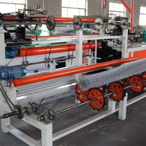 Máquina automática de malla de valla ciclónica/máquina de tejer de valla de enlace de cadena a precio de fábrica con motor como componente central - Product Image 3