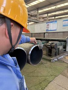 ASTM A106 A53 API 5Lシームレス炭素鋼ラウンドパイプスケジュール40およびSch 80 DN15からDN200へオイルおよび流体用途向け
