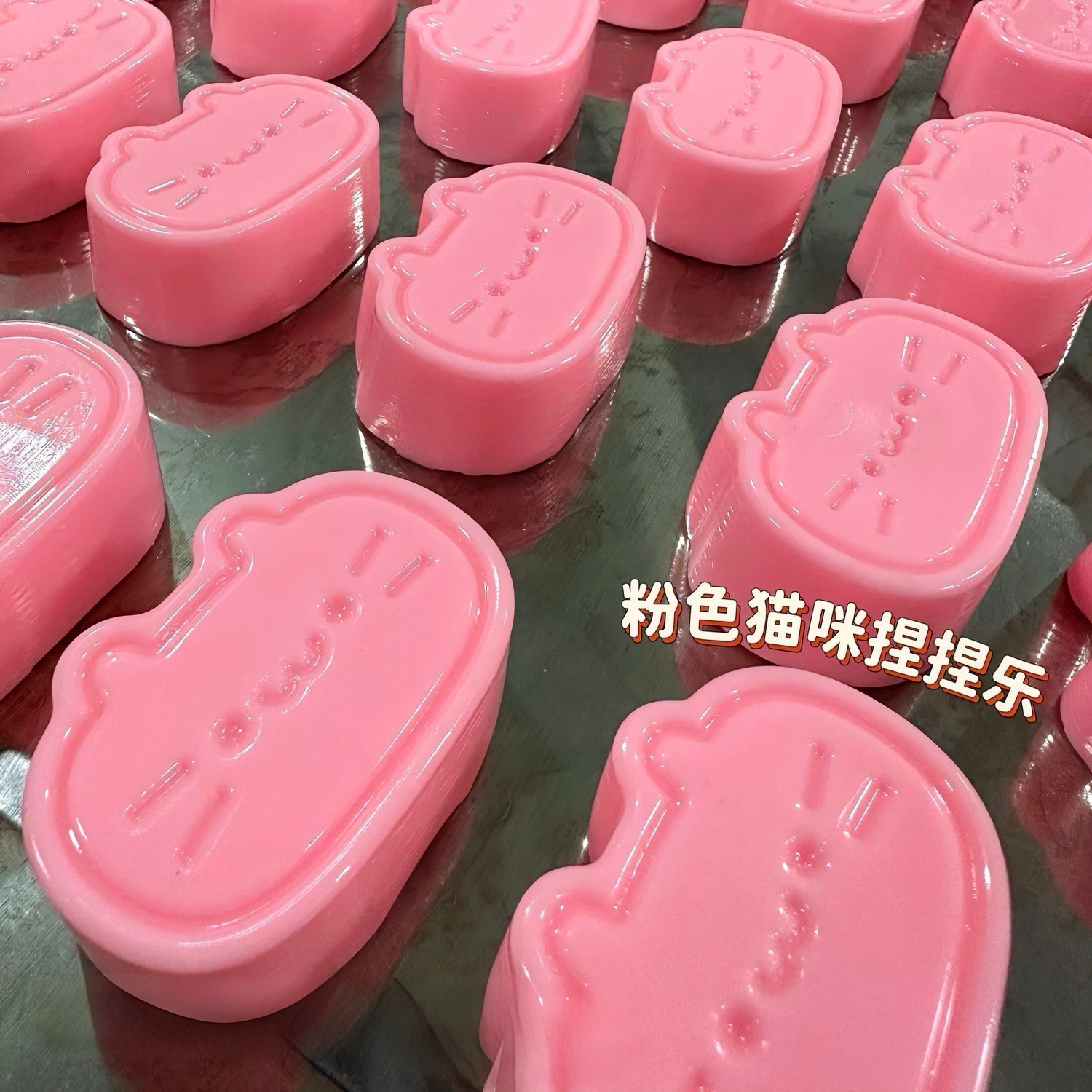 Ice berry powder cheese kitten