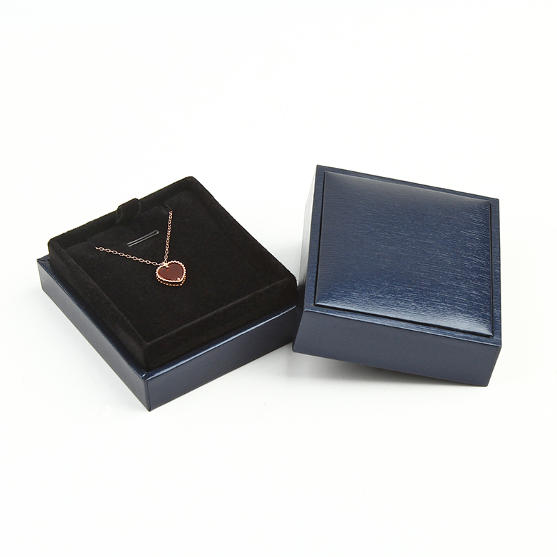 Blue pendant box