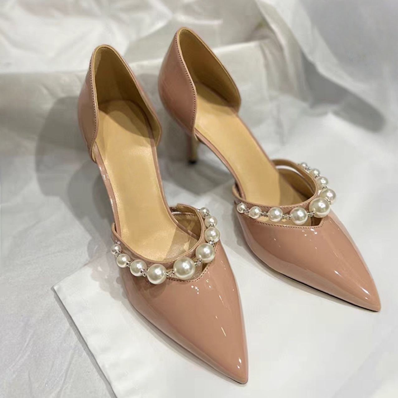 สีชมพูอ่อน