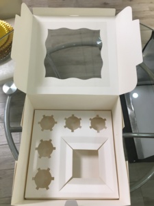 定制徽标便当蛋糕和纸杯蛋糕包装10x10x 5英寸350克象牙卡白色蛋糕盒，带小蛋糕插入物 - Product Image 3