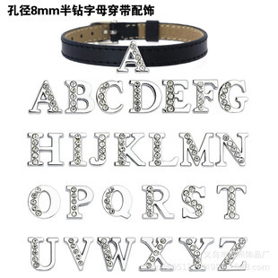 Letras de medio diamante cromadas de 8 mm.