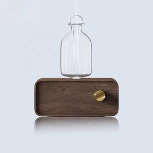 Ароматический распылитель с черной деревянной основой и стеклом - Product Image 2