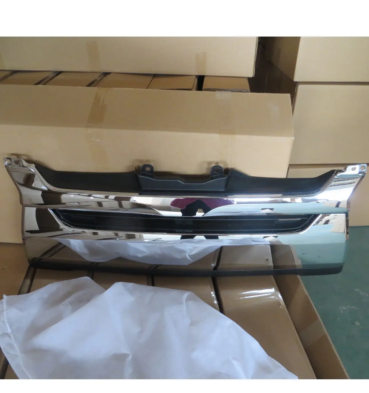 Genuine quality Chromed bumper grille of Hiace narrow 2014