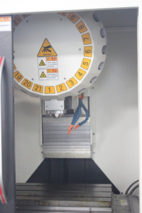 KMZ-600 fabrika kaynağı yeni ve kullanılan CNC delme ve dokunarak işleme merkezi CNC işleme makinesi Metal işleme için - Product Image 6