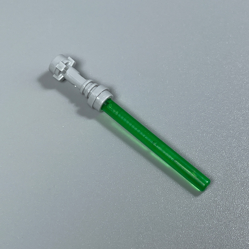 Sabre laser vert, poignée gris clair.