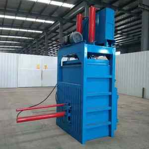שימוש צמיג הידראולי אנכי baler בקבוק מכונת baling