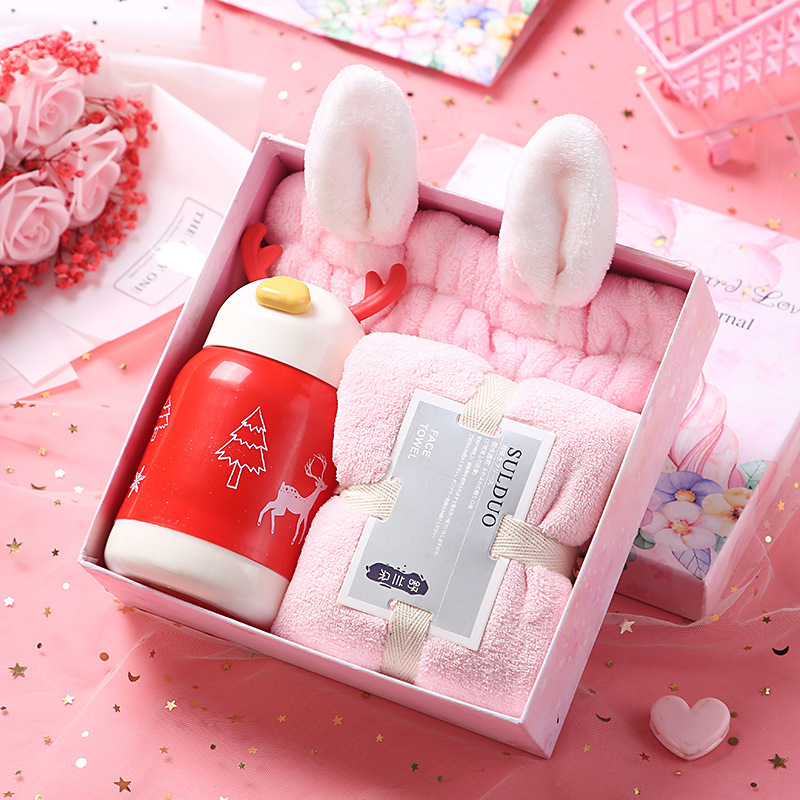 Serviette rose + bandeau rose + verre en bois rose