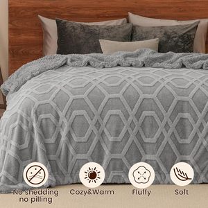 بطانية شيربا جاكار شتوية سميكة للسرير باللون الرمادي بتصميم هندسي ثلاثي الأبعاد معنقد - Product Image 5