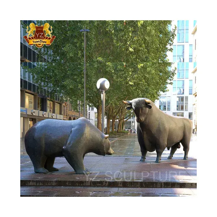 Decorazione del parco all'aperto a grandezza naturale statua di orso in bronzo scultura in metallo ottone a grandezza naturale statua di toro e orso in vendita