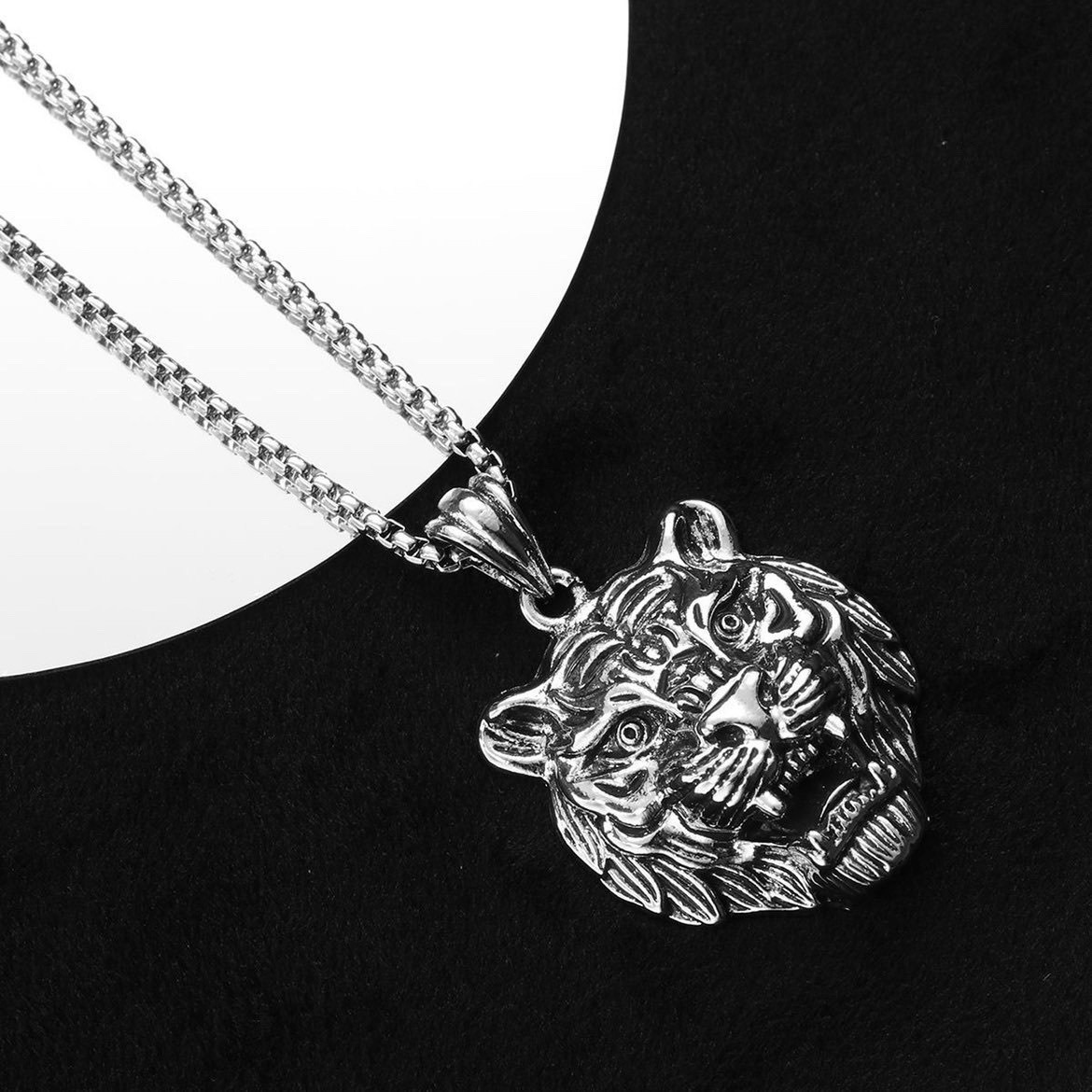 หัวเสือพร้อมโซ่เหล็ก