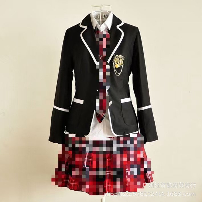 Haut noir + chemise et cravate + jupe à carreaux rouge