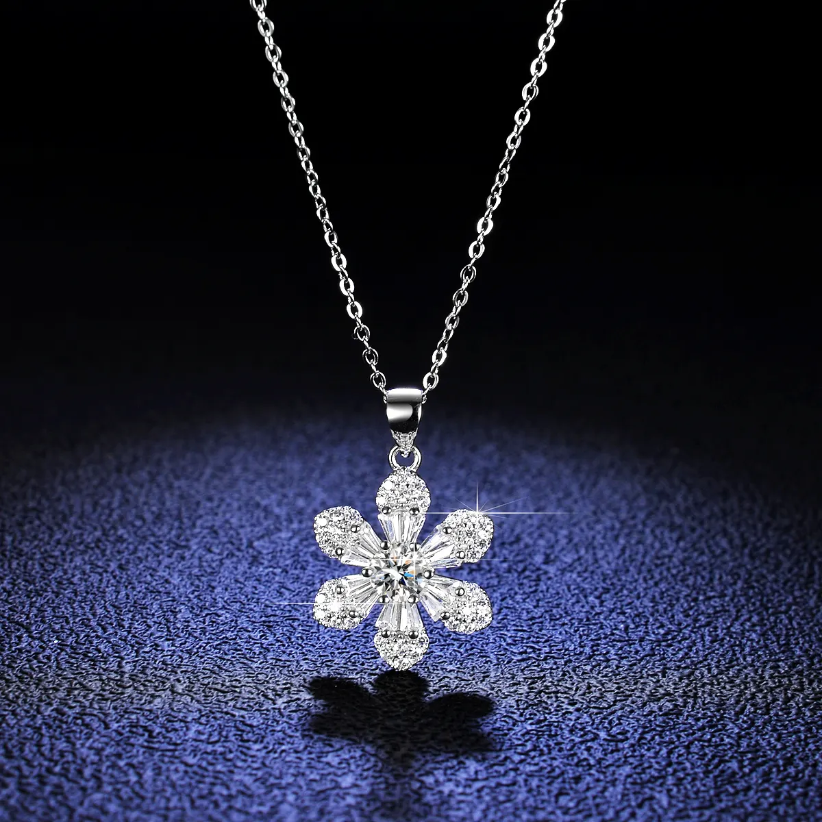 Fine Fashion Jewelry Gems New Trendy Romantic Snowflakes 0.5 Carat Moissanite 925 Sterling sliver Necklace For Jewelry