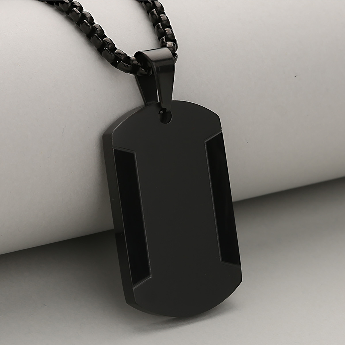 Nero (pendente singolo)