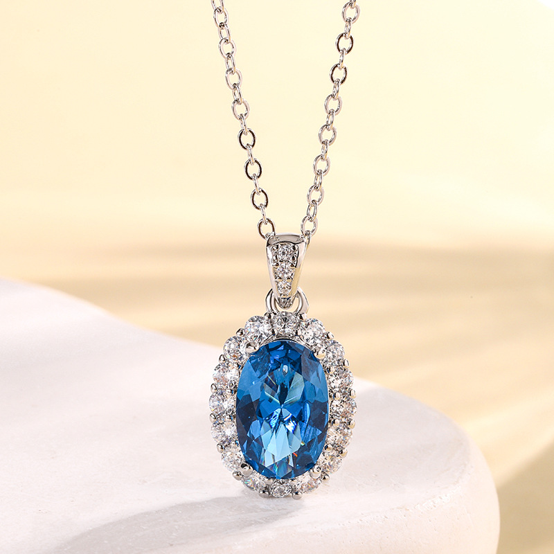 Pendentif en cristal pointu bleu avec chaîne