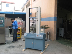 เครื่องทดสอบยางอเนกประสงค์100kn มีความแม่นยำสูงขนาด973*553*2095มม. จอแสดงผลดิจิตอลแบบมัลติฟังก์ชั่น1ปี