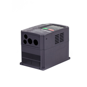 AC Venta caliente 0,75-2.2kw convertidor de frecuencia trifásico 380V Salida de entrada VFD 220V monofásico a trifásico 380V para bomba solar