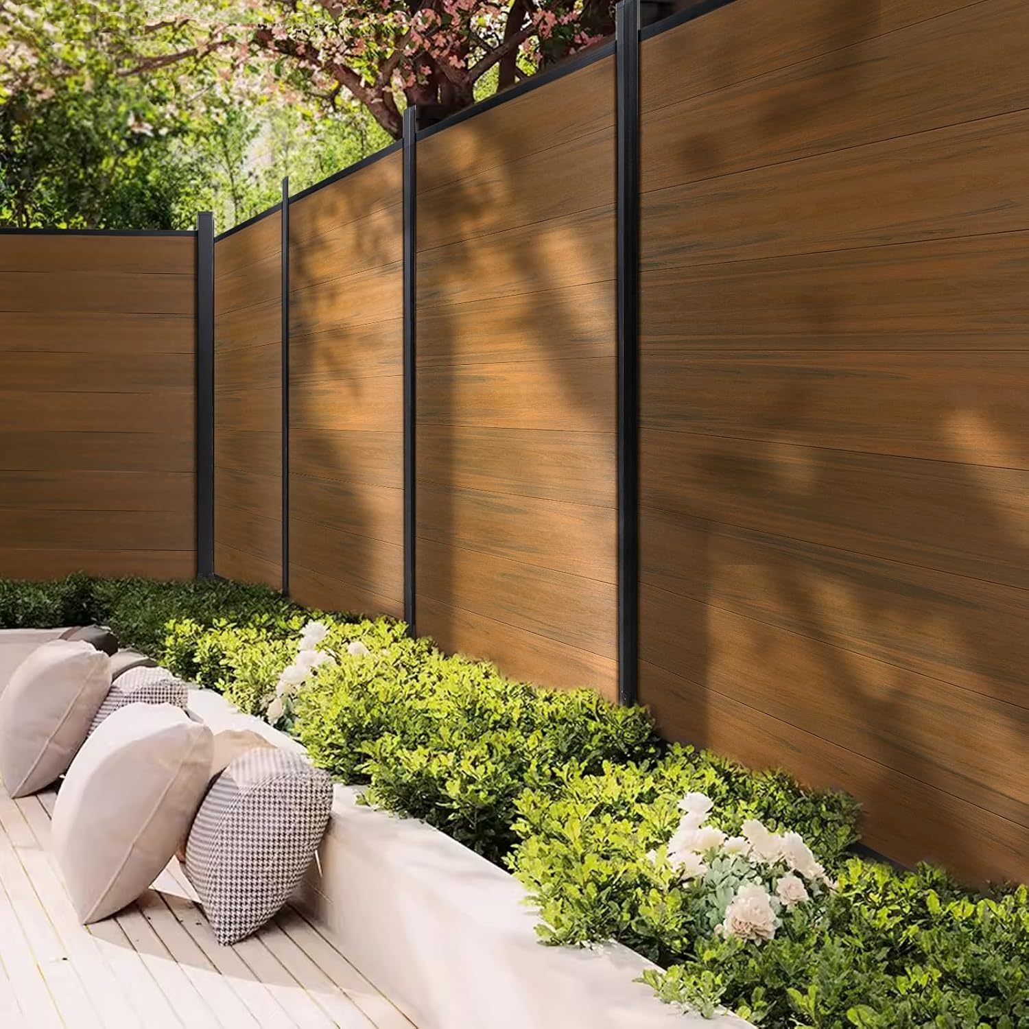 1 brown fence+1 post