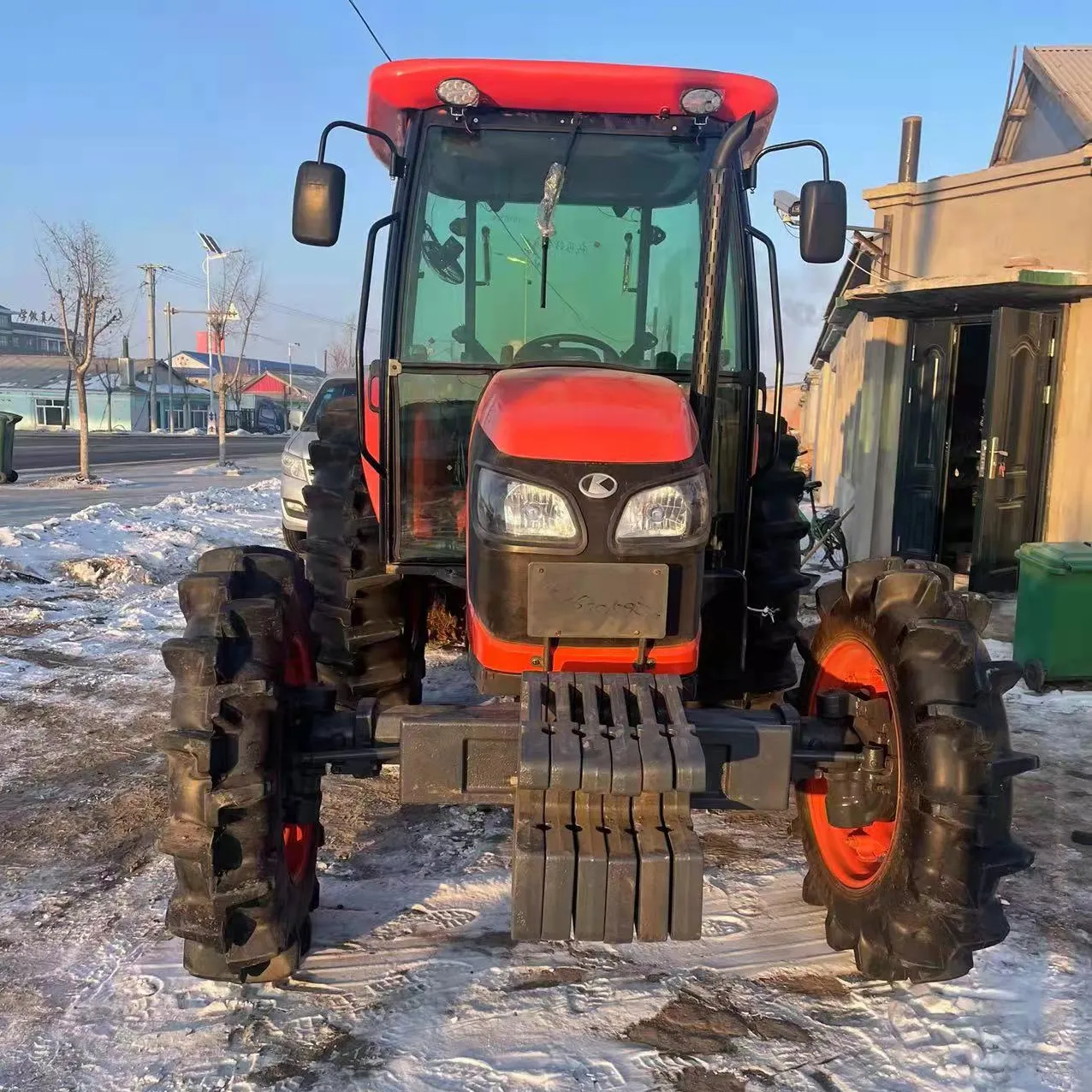 Tractor nuevo de 85 caballos de fuerza, especificaciones 4*4 comúnmente usadas en agricultura nueva.