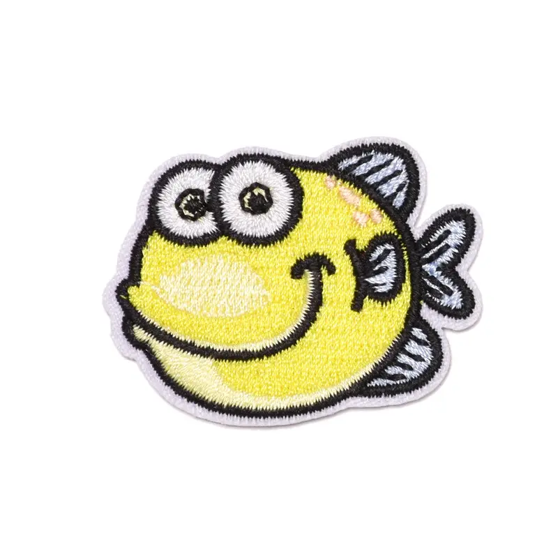 All'ingrosso carino pesce e granchi Pattern Patch colorate personalizzate cuciono ferro su toppa ricamata per abbigliamento