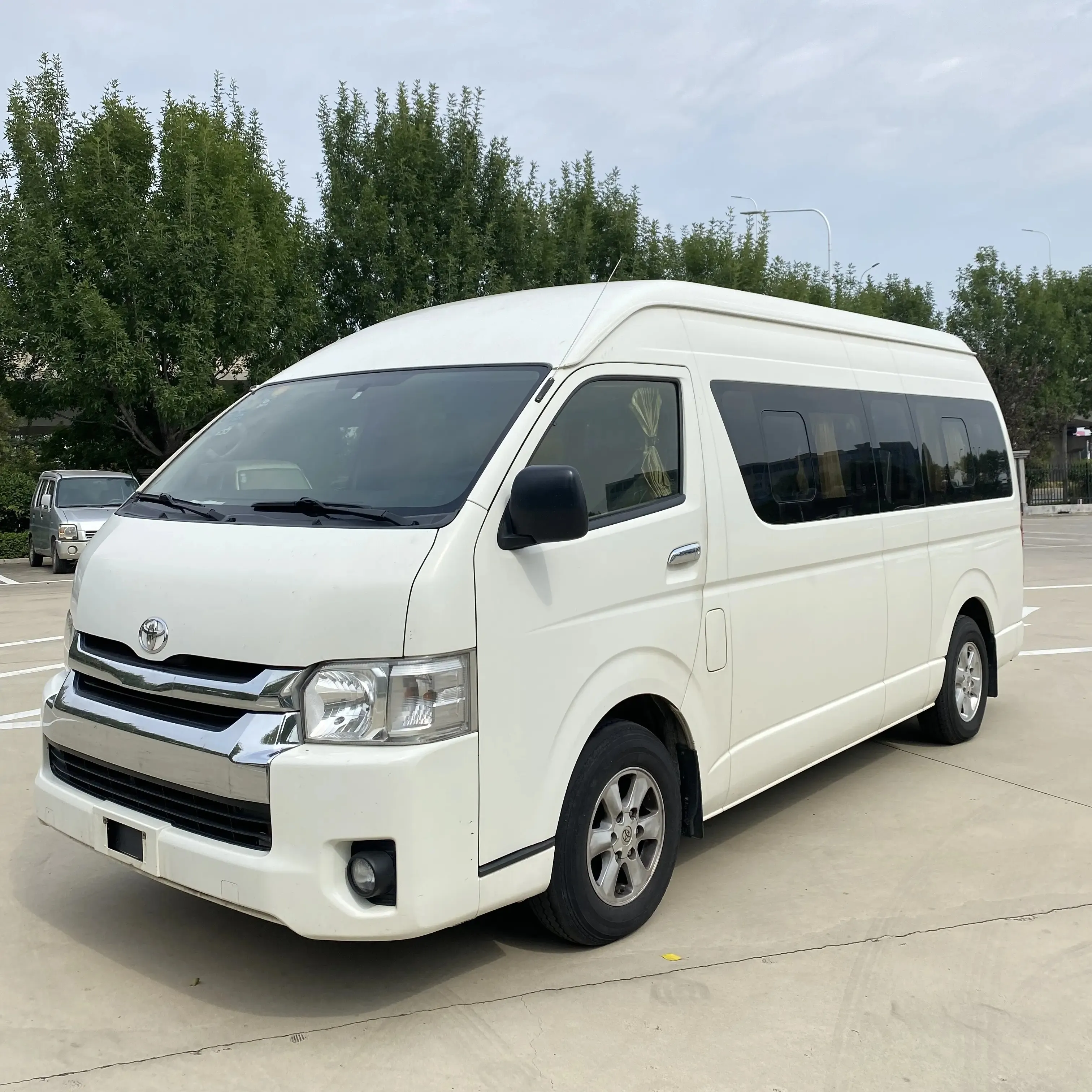 Aktionspreis Toyota Hiace Minibus gebrauchte Busse Benzin Minivan zu verkaufen