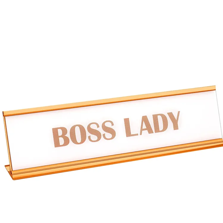 BOSN Rose Gold Girl Boss Sign/Fondo blanco Letrero de escritorio, Boss Gold Placa de nombre de escritorio para mujeres Decoración de oficina Suministro de regalo