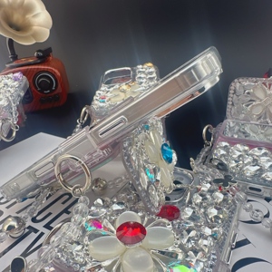 Lüks köpüklü Rhinestone telefon kılıfı Apple iPhone 16 için ProMax ve iPhone 15 için inci bileklik cep telefonu kılıfı telefon kılıfı - Product Image 5