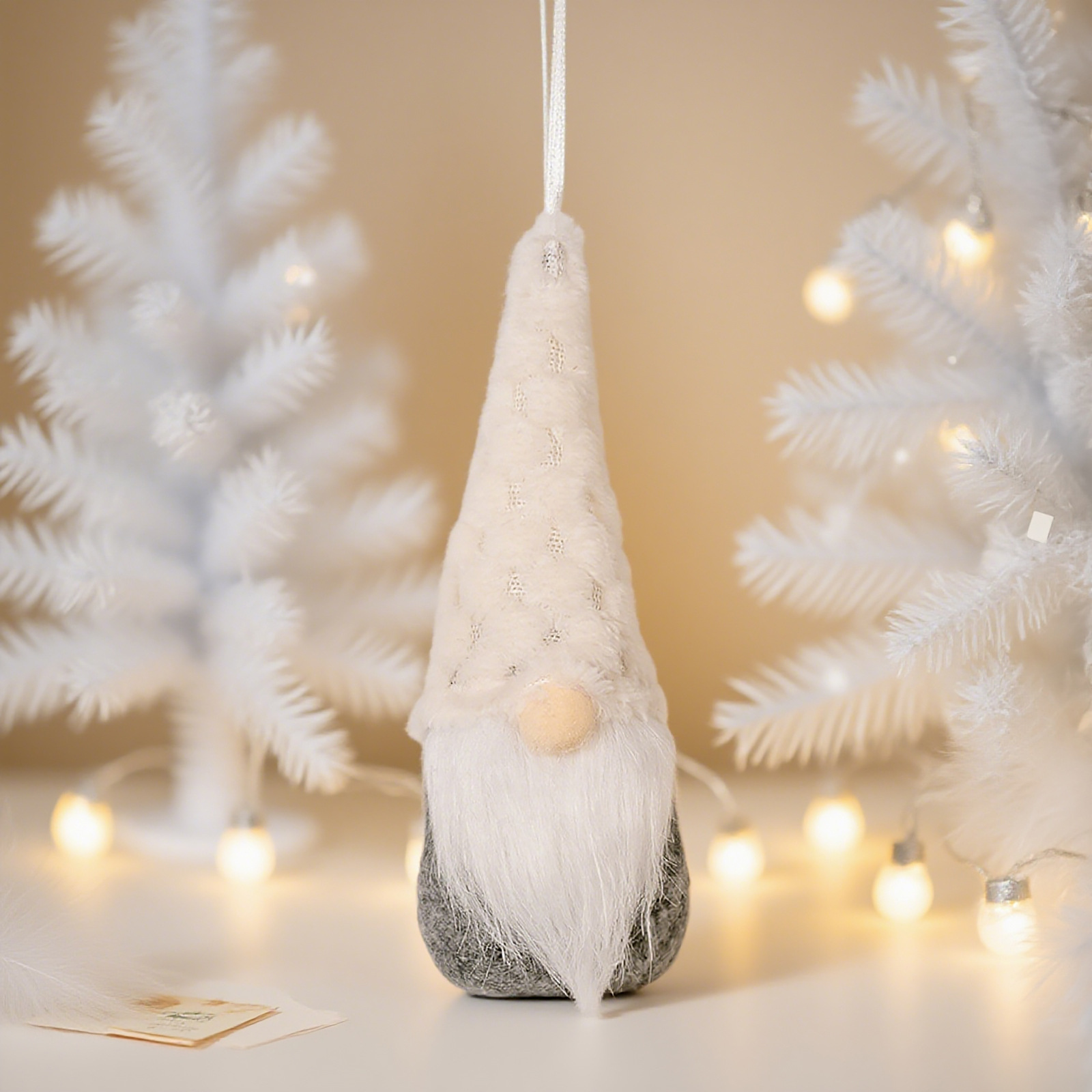 Knitted small pendant white c