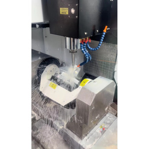 The Precision 5-axis CNC Milling Machine and Single-axis Vertical Machining <strong>Center</strong> Are <strong>Used</strong> for Processing Metal Parts